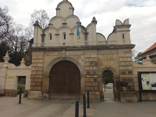 Vstupenka pro 1 osobu<strong> + autobusová doprava, Tábor - Průhonice (a zpět)</strong>